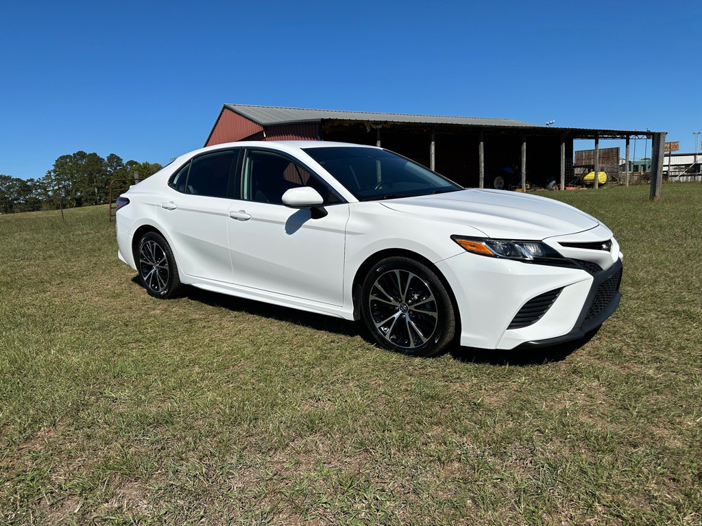 2019 Toyota Camry Image 2