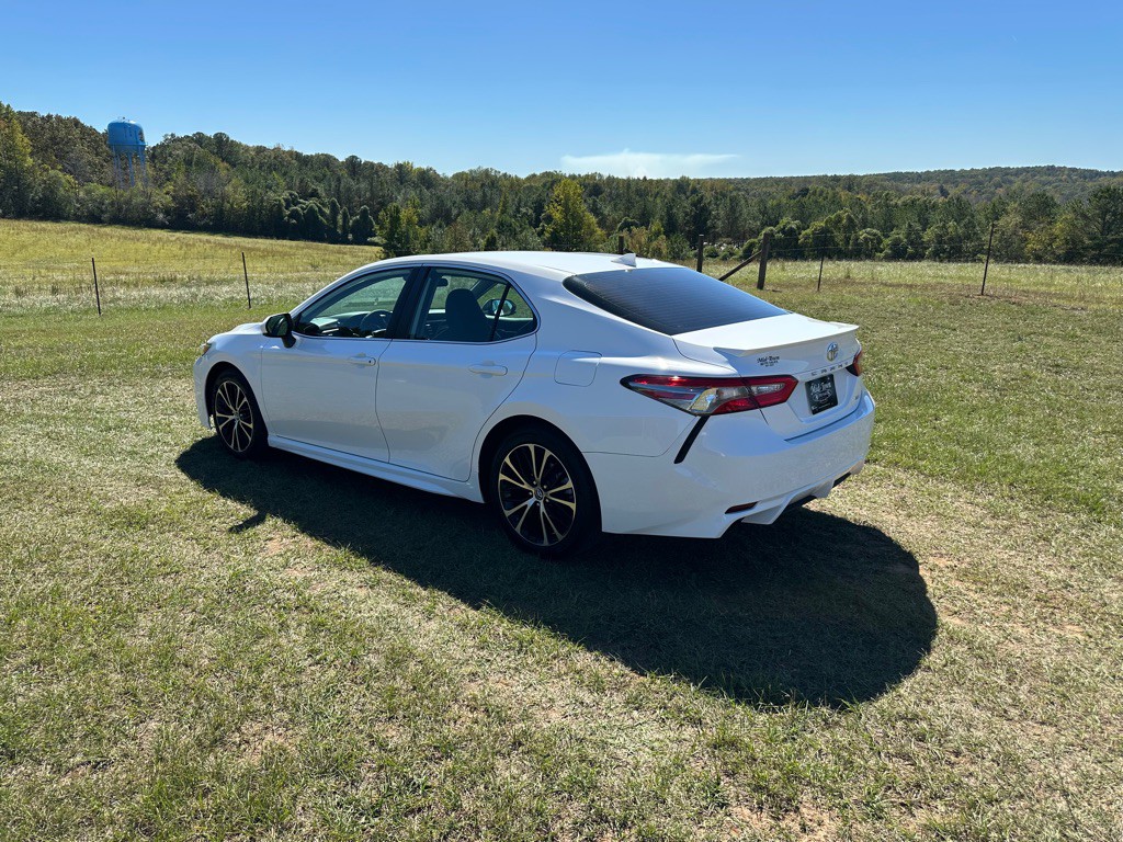 2019 Toyota Camry Image 3