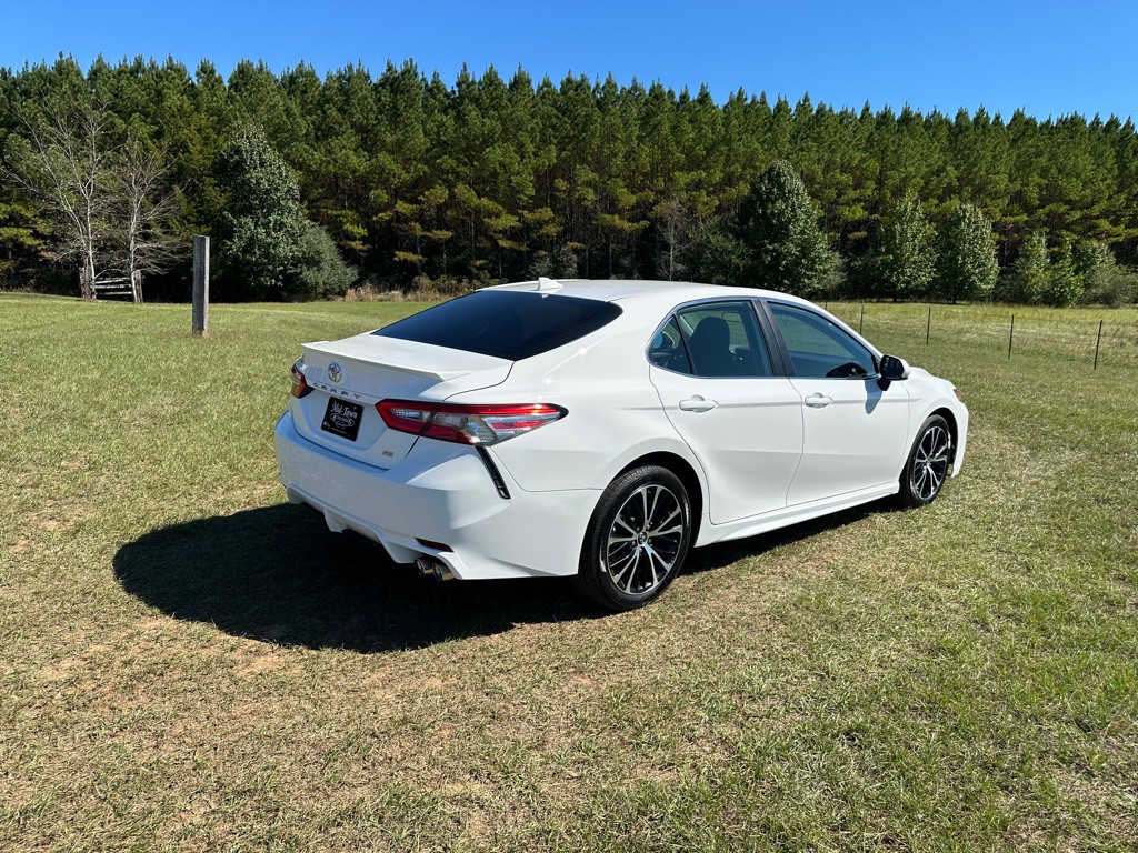2019 Toyota Camry Image 4