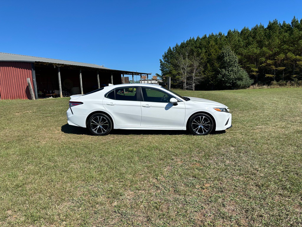 2019 Toyota Camry Image 9