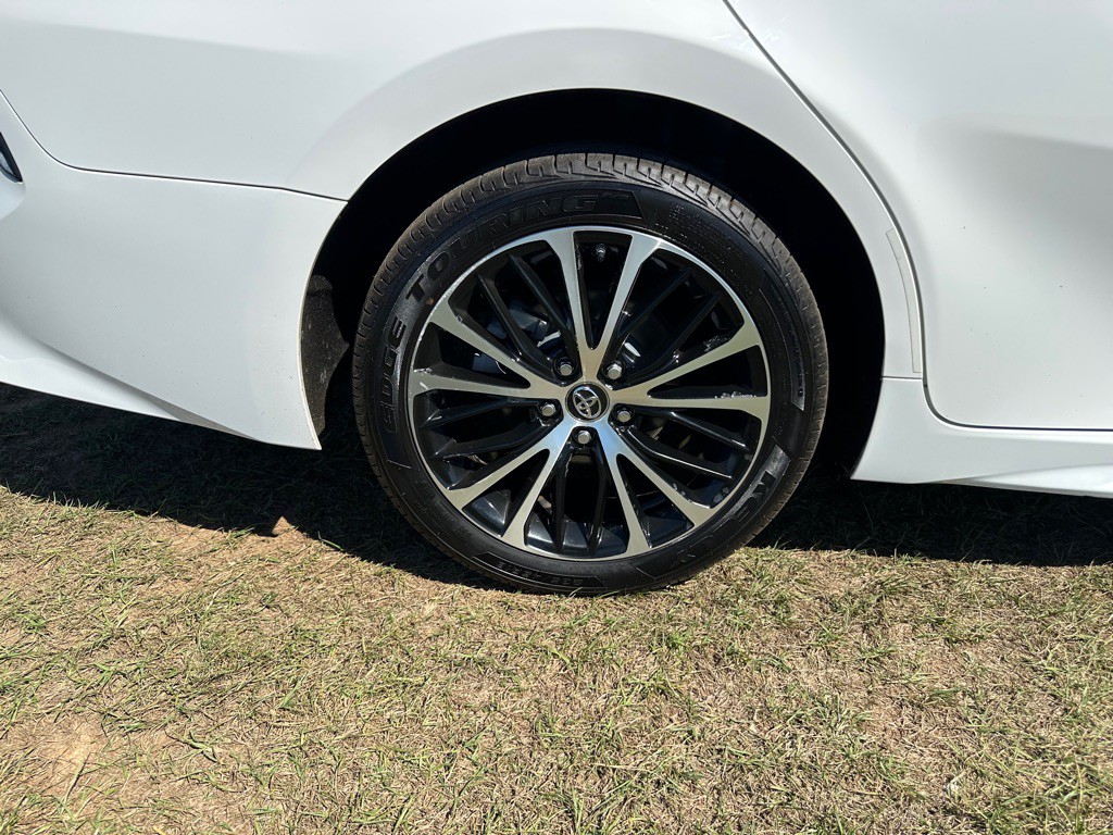2019 Toyota Camry Image 10