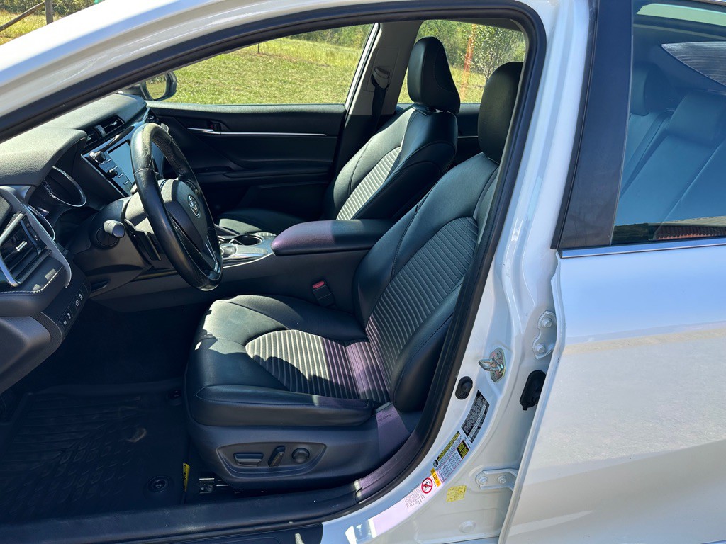 2019 Toyota Camry Image 12