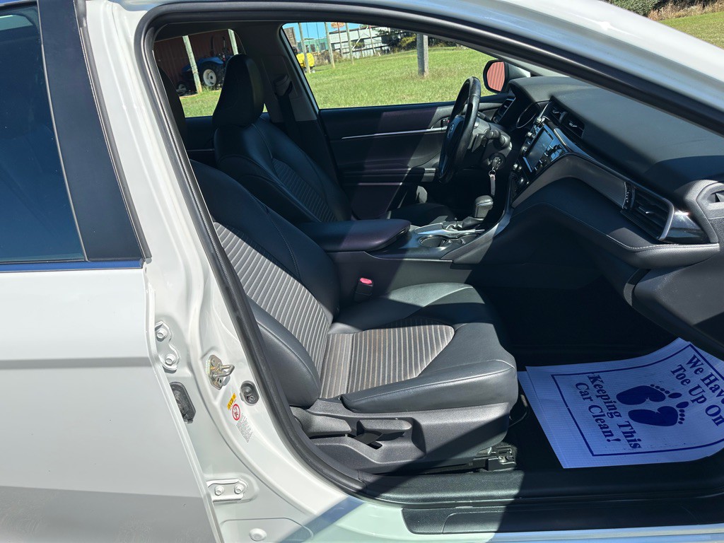 2019 Toyota Camry Image 16