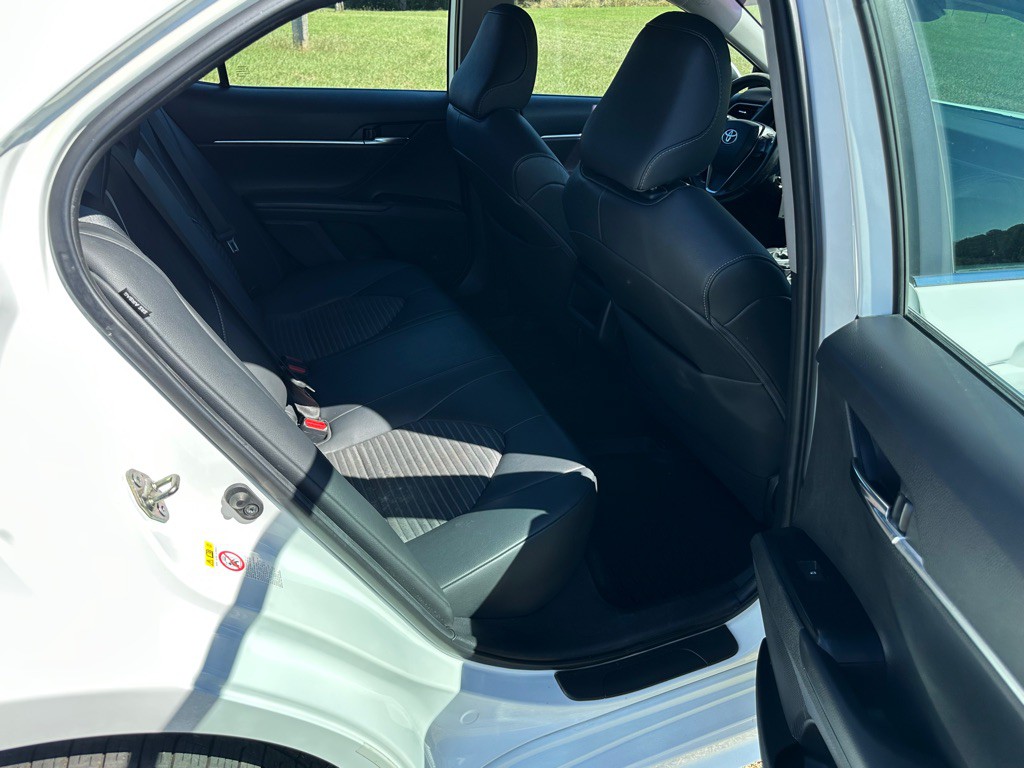 2019 Toyota Camry Image 17