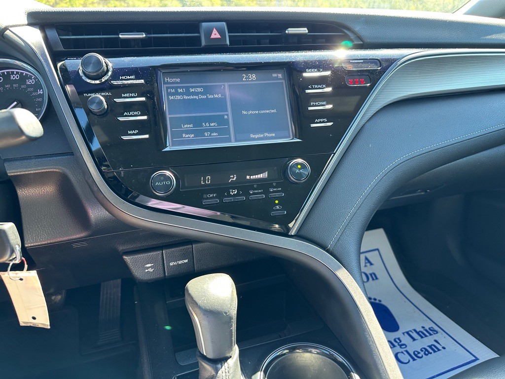 2019 Toyota Camry Image 19