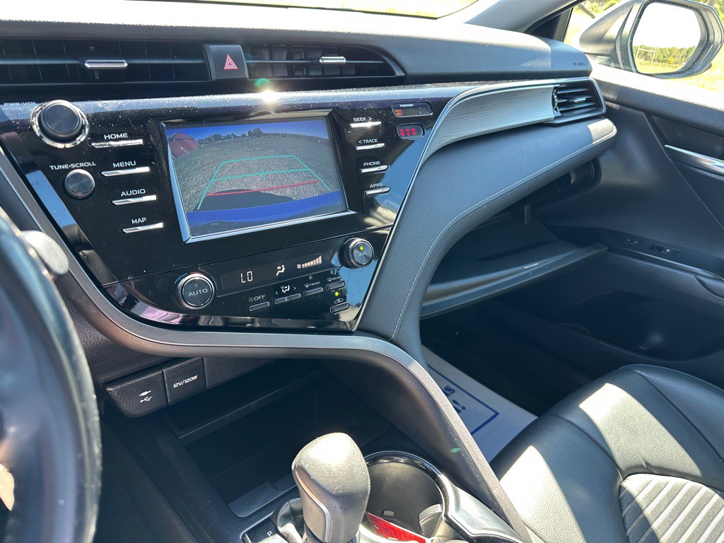 2019 Toyota Camry Image 20
