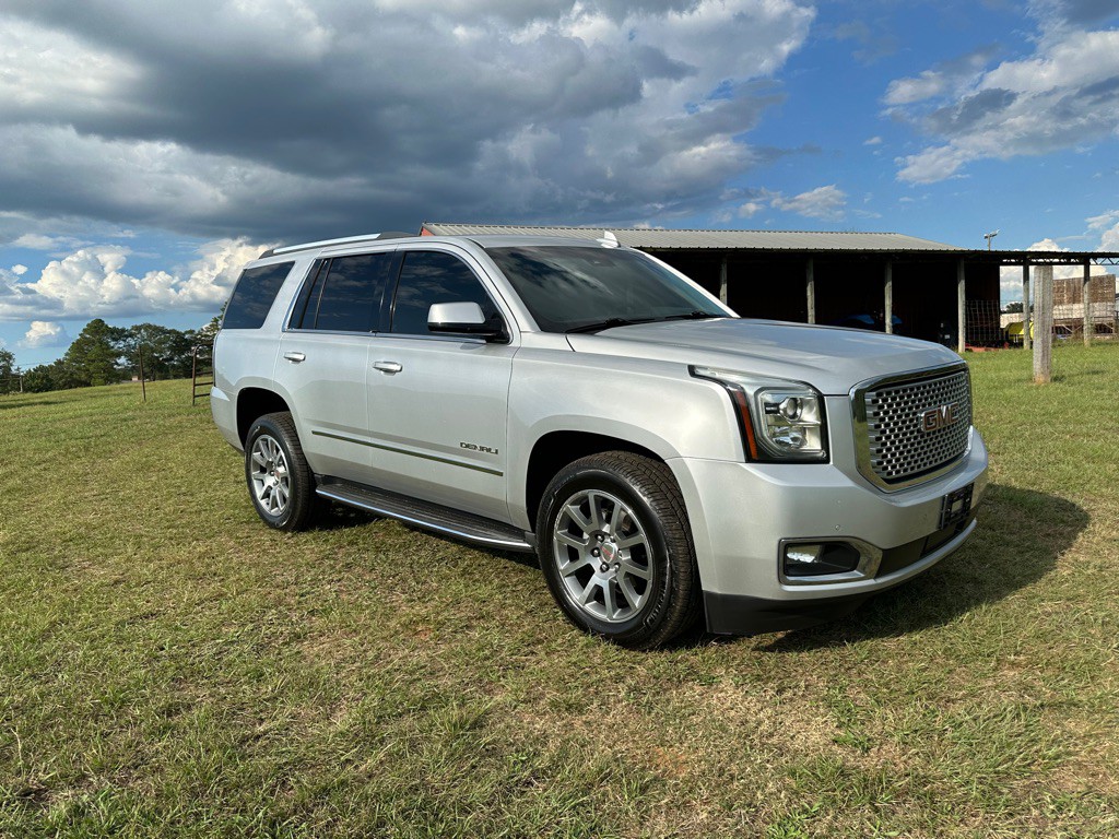 2017 GMC Yukon Image 2