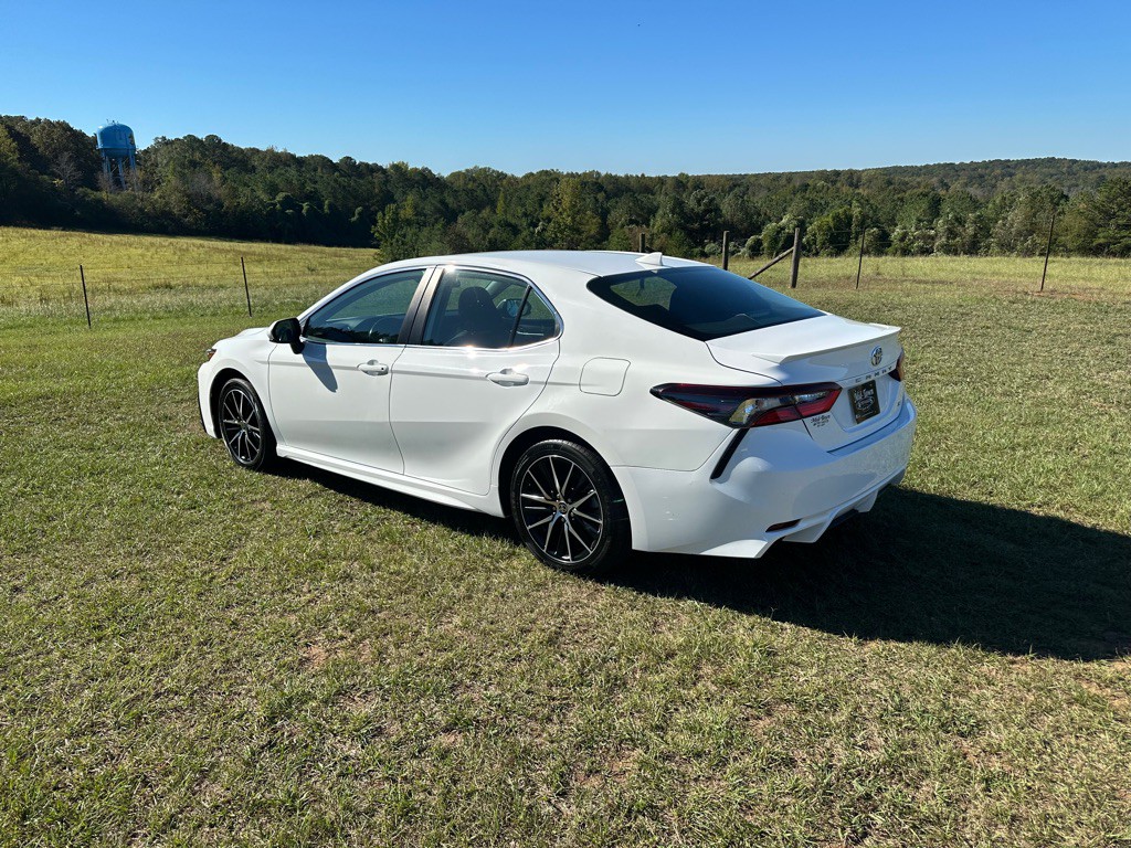 2021 Toyota Camry Image 3