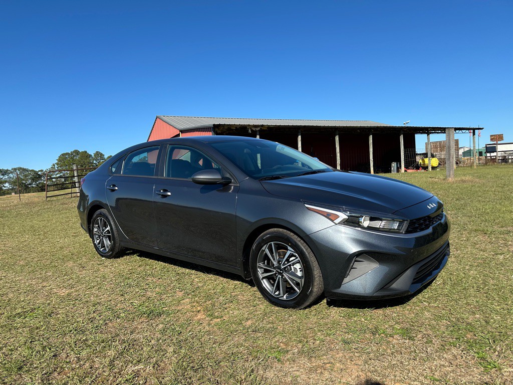 2023 Kia Forte Image 2