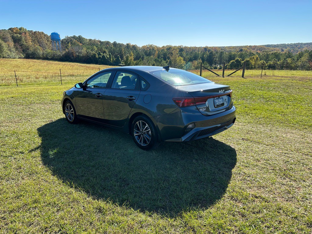 2023 Kia Forte Image 3