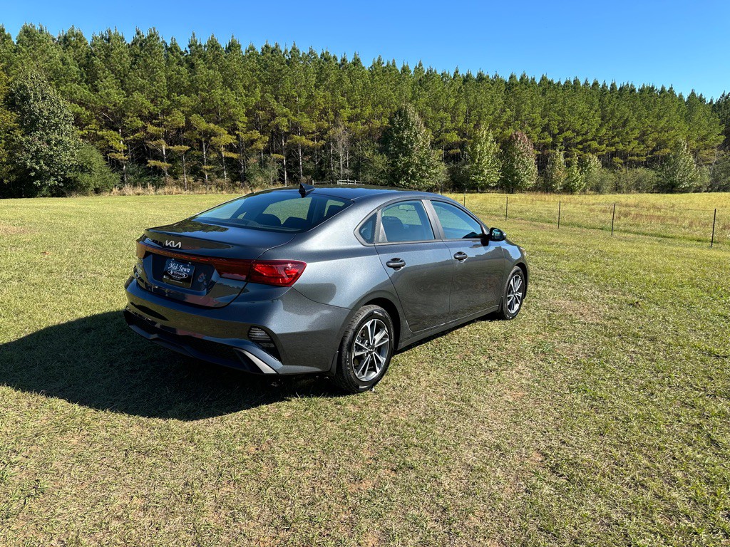 2023 Kia Forte Image 4