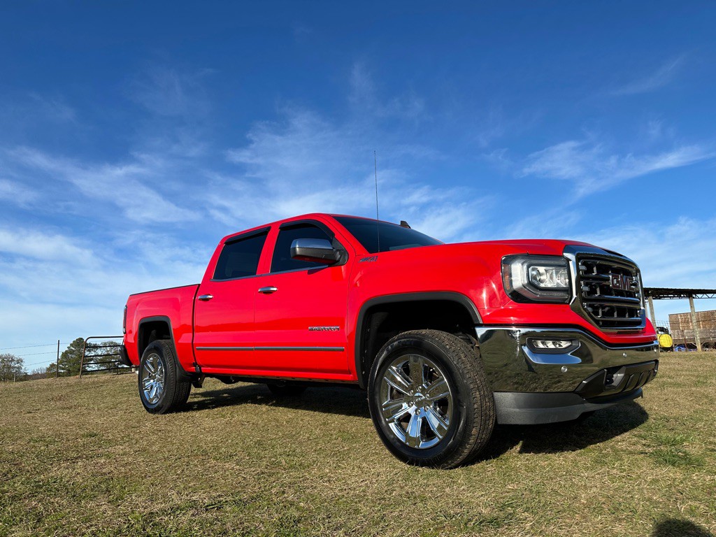 2018 GMC Sierra Image 2