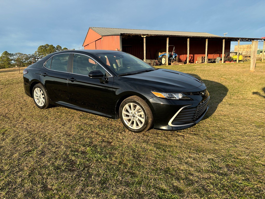 2023 Toyota Camry Image 2