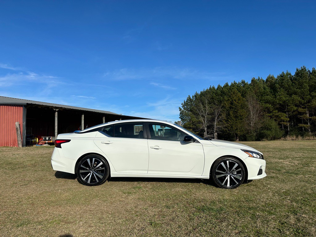 2021 Nissan Altima Image 9