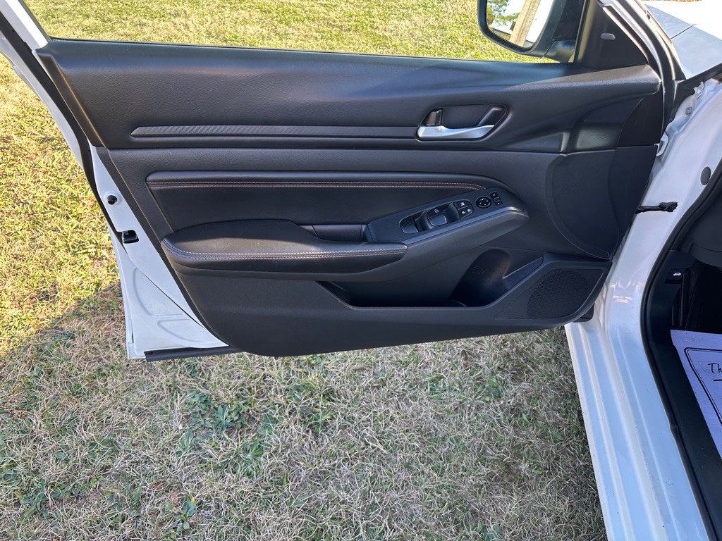 2021 Nissan Altima Image 11