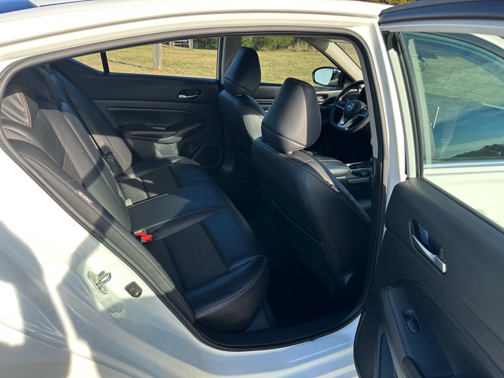 2021 Nissan Altima Image 17