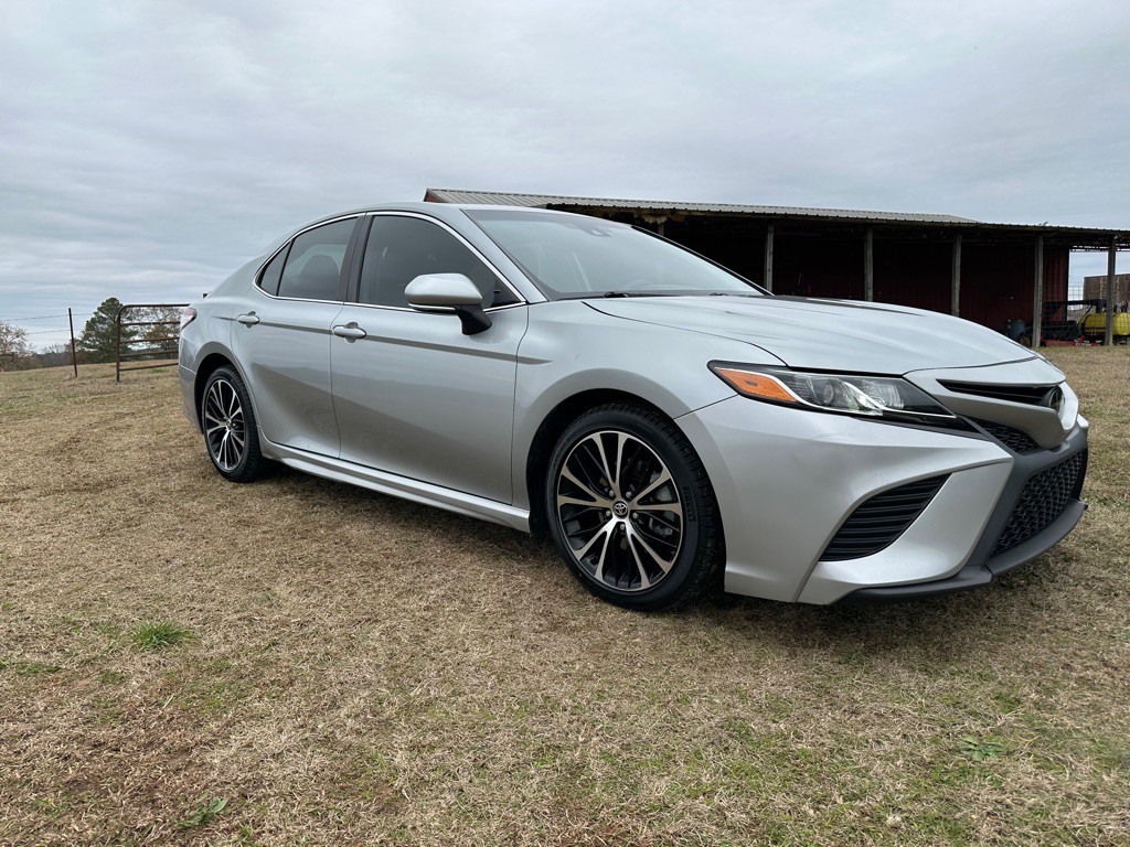 2020 Toyota Camry Image 2