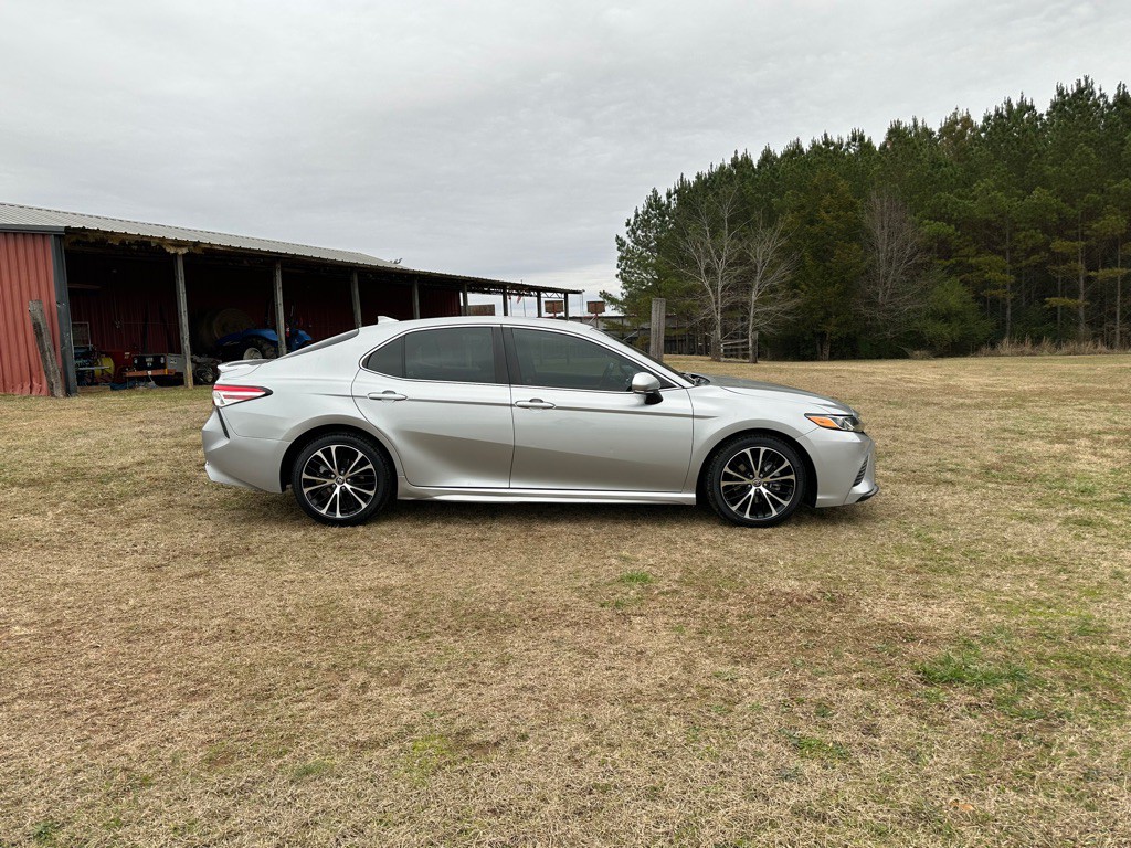2020 Toyota Camry Image 9