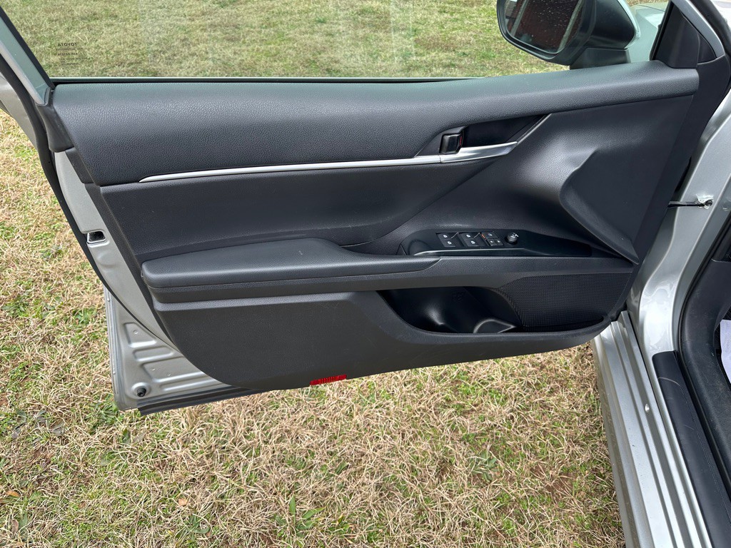 2020 Toyota Camry Image 11