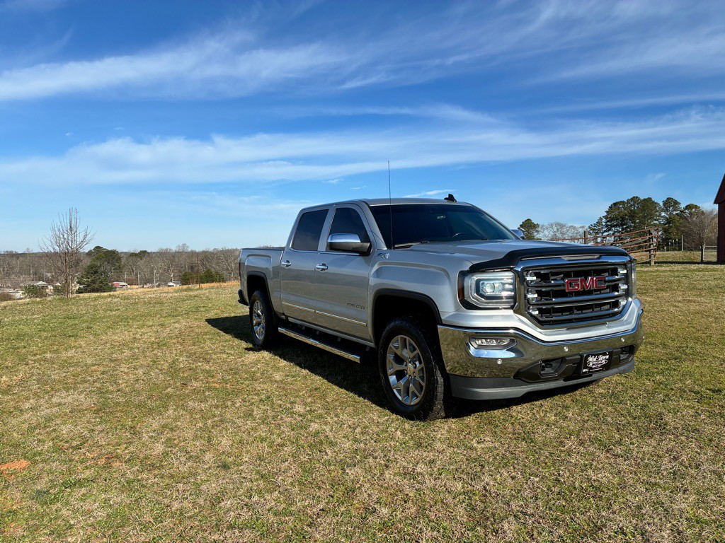 2018 GMC Sierra Image 2