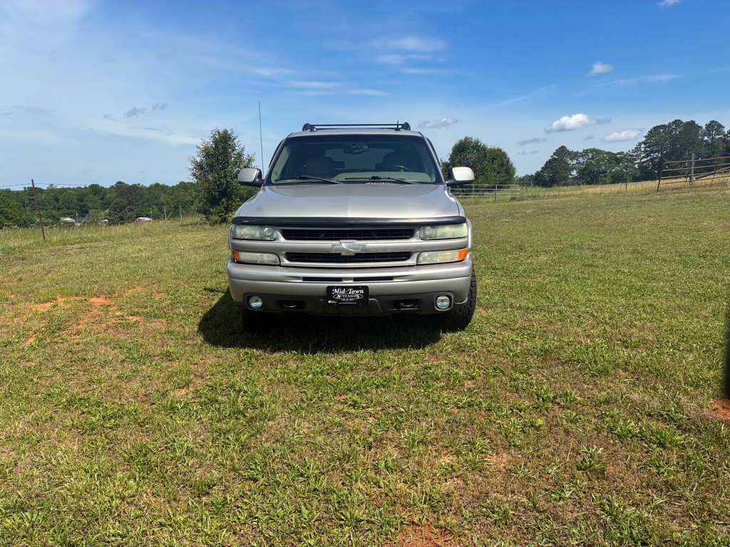 2004 Chevrolet Tahoe Image 2