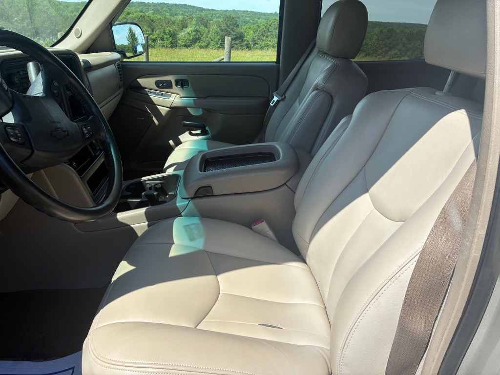 2004 Chevrolet Tahoe Image 4