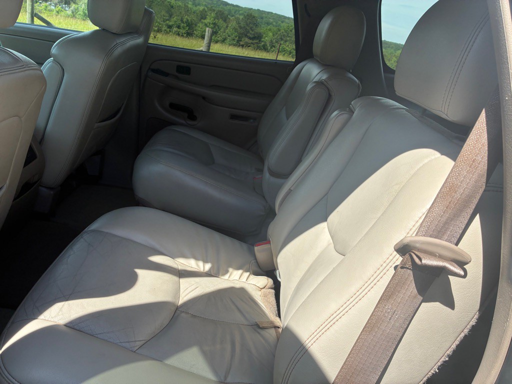2004 Chevrolet Tahoe Image 5