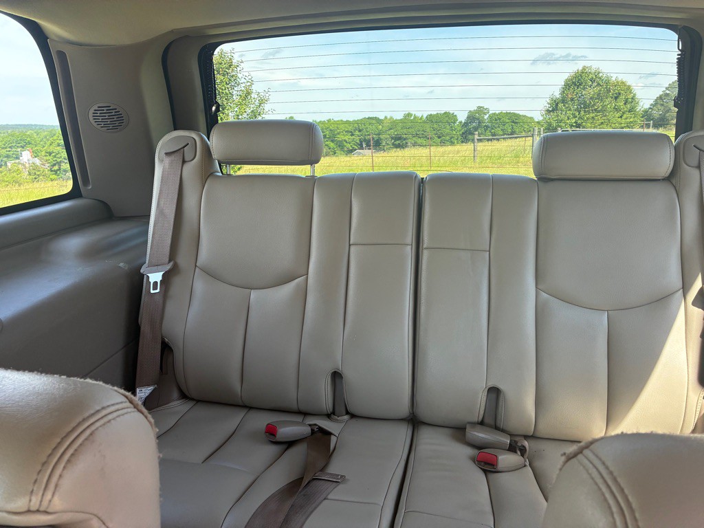 2004 Chevrolet Tahoe Image 6