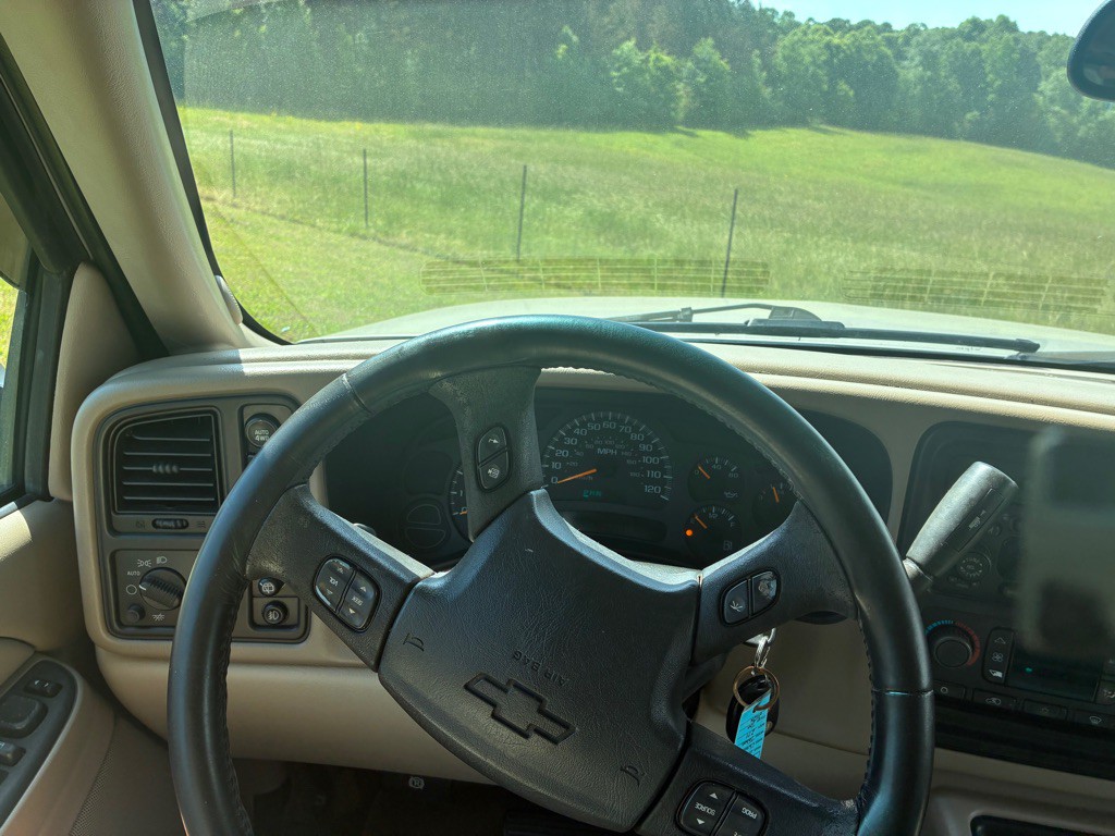 2004 Chevrolet Tahoe Image 9