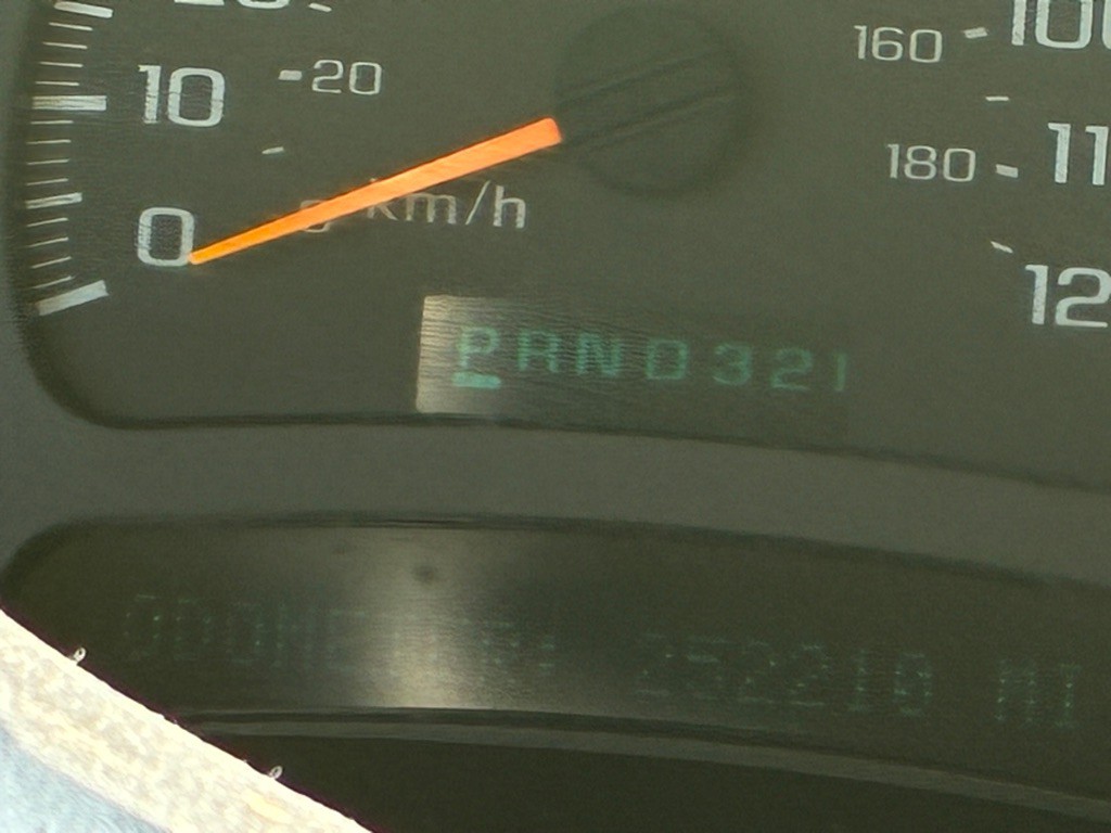 2004 Chevrolet Tahoe Image 10