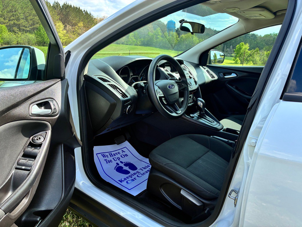 2017 Ford Focus Image 8