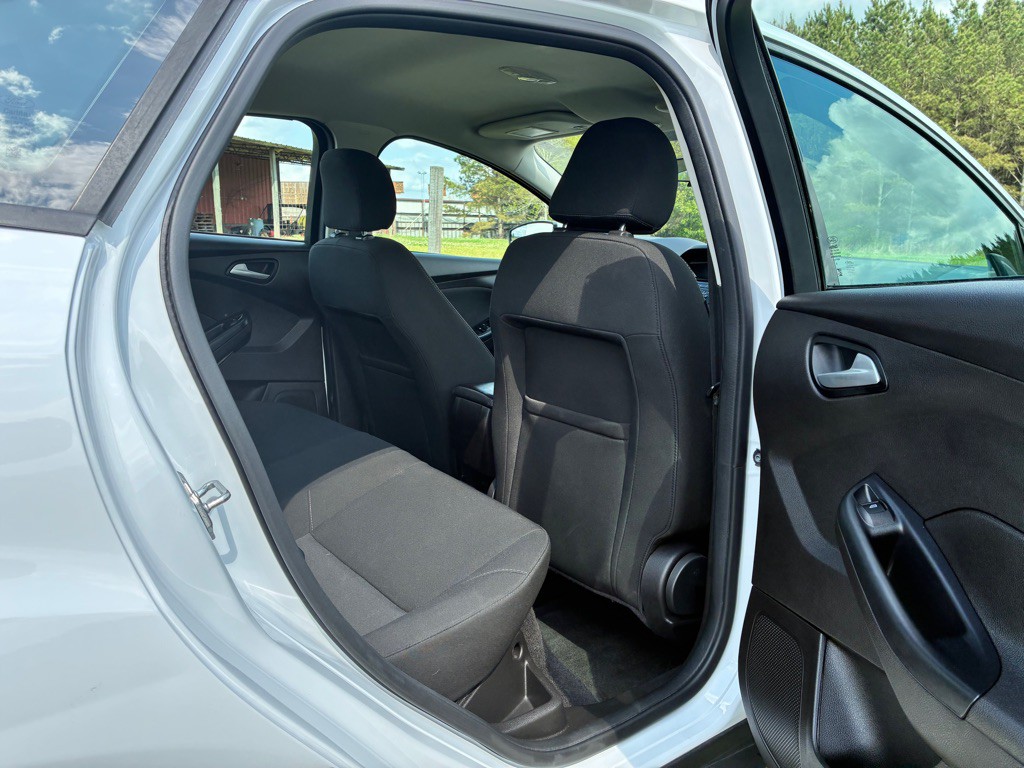 2017 Ford Focus Image 12