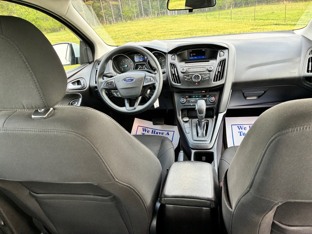 2017 Ford Focus Image 13