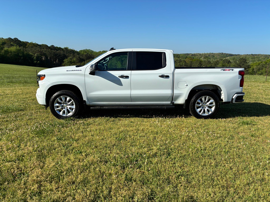 2022 Chevrolet Silverado 1500 Image 1