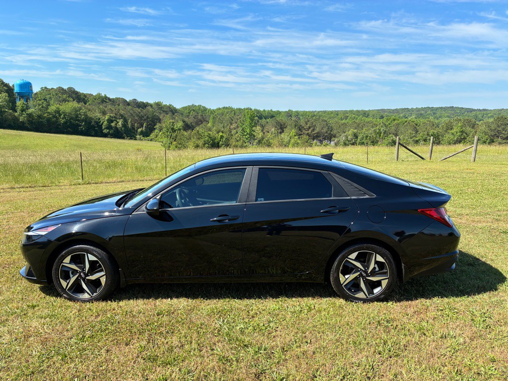 2023 Hyundai Elantra Image 1