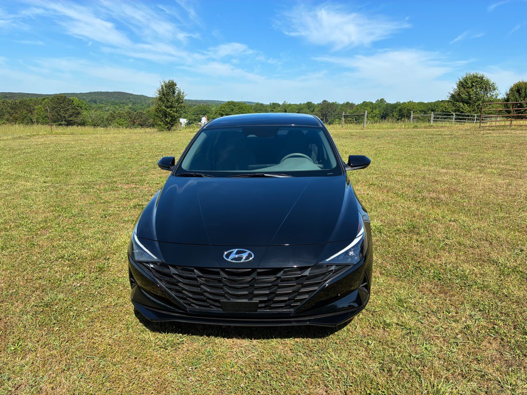 2023 Hyundai Elantra Image 2