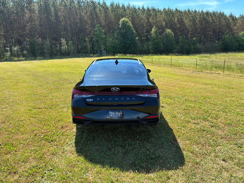 2023 Hyundai Elantra Image 4