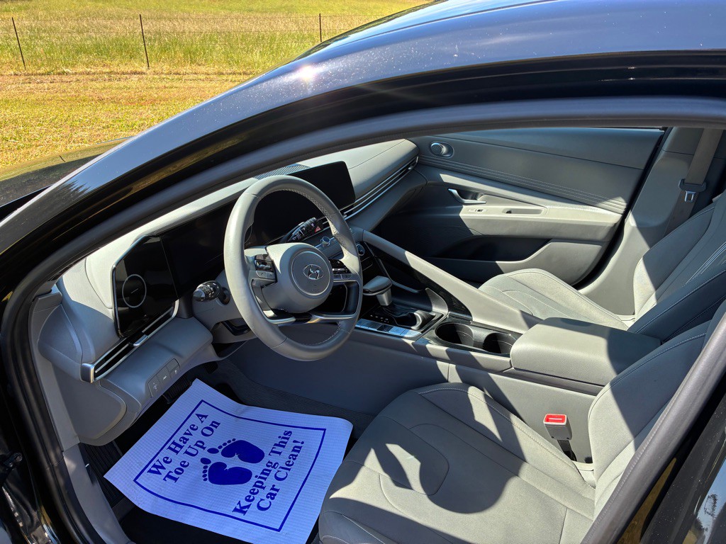 2023 Hyundai Elantra Image 5