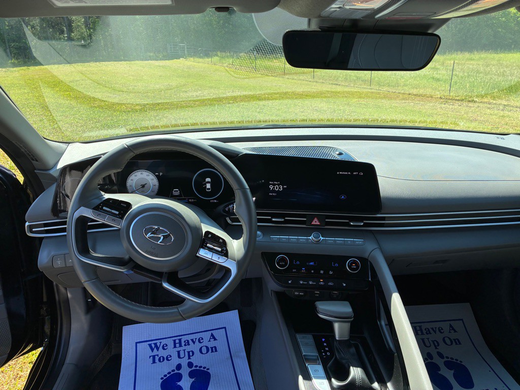 2023 Hyundai Elantra Image 7