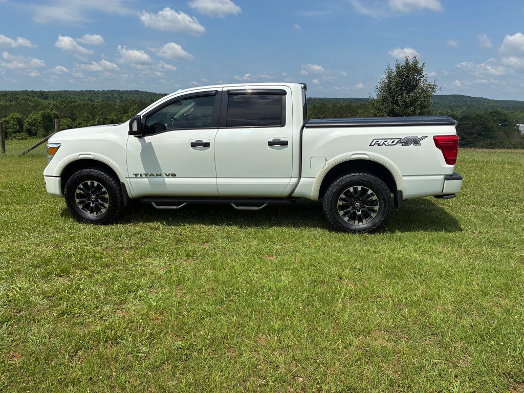 2018 Nissan Titan Image 1