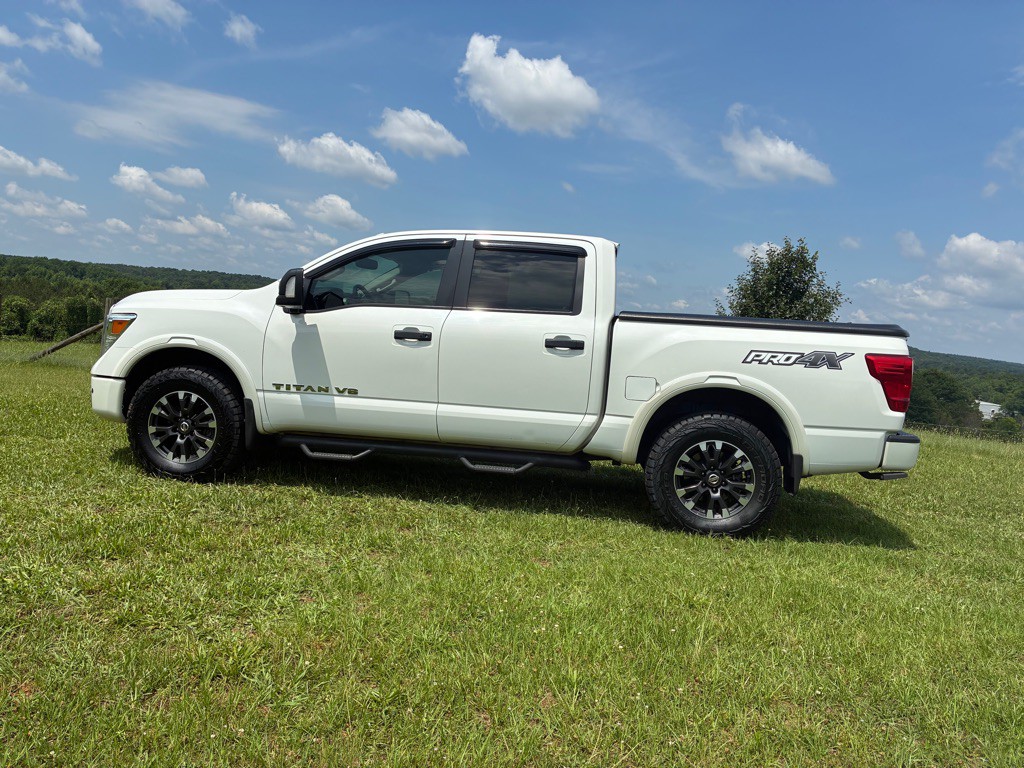2018 Nissan Titan Image 2