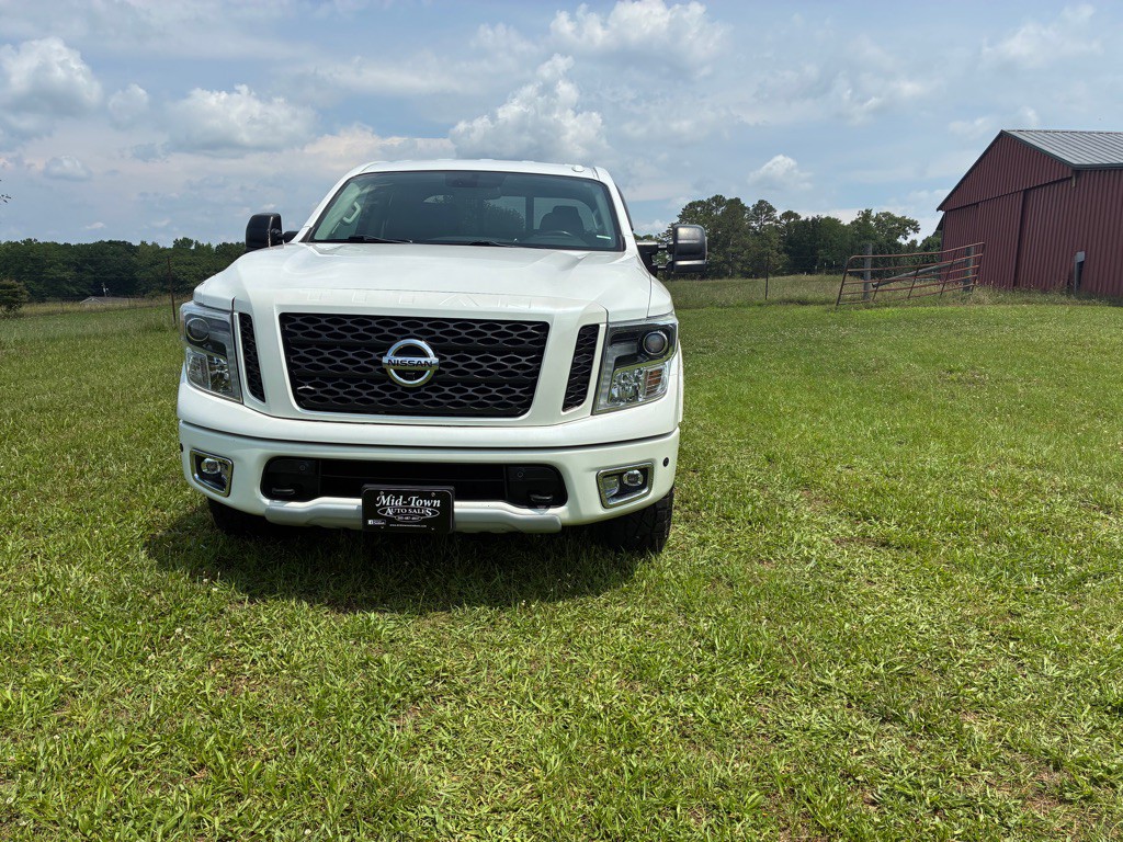 2018 Nissan Titan Image 3