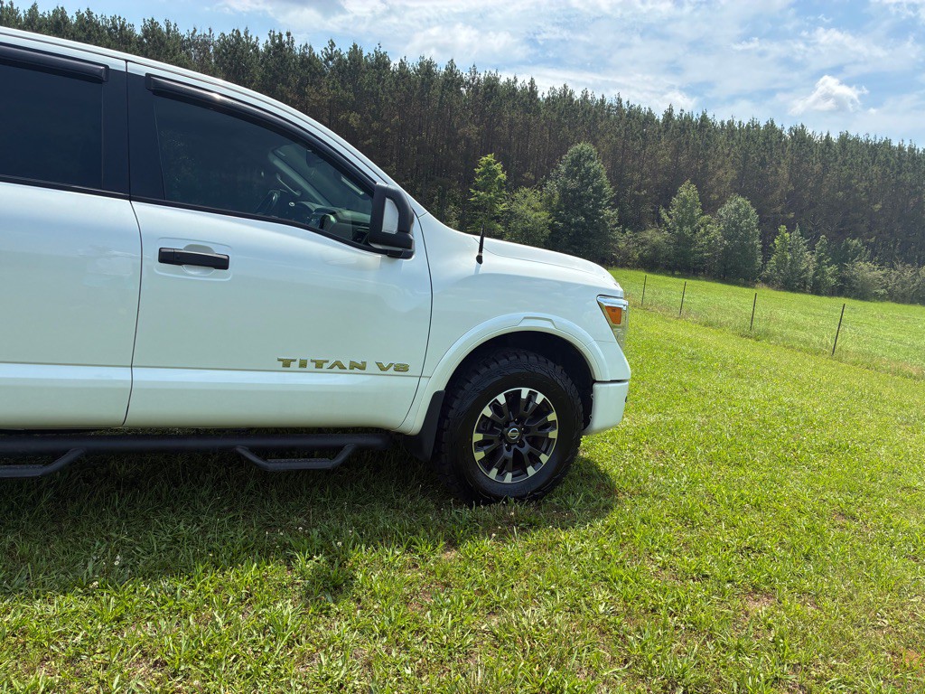 2018 Nissan Titan Image 8