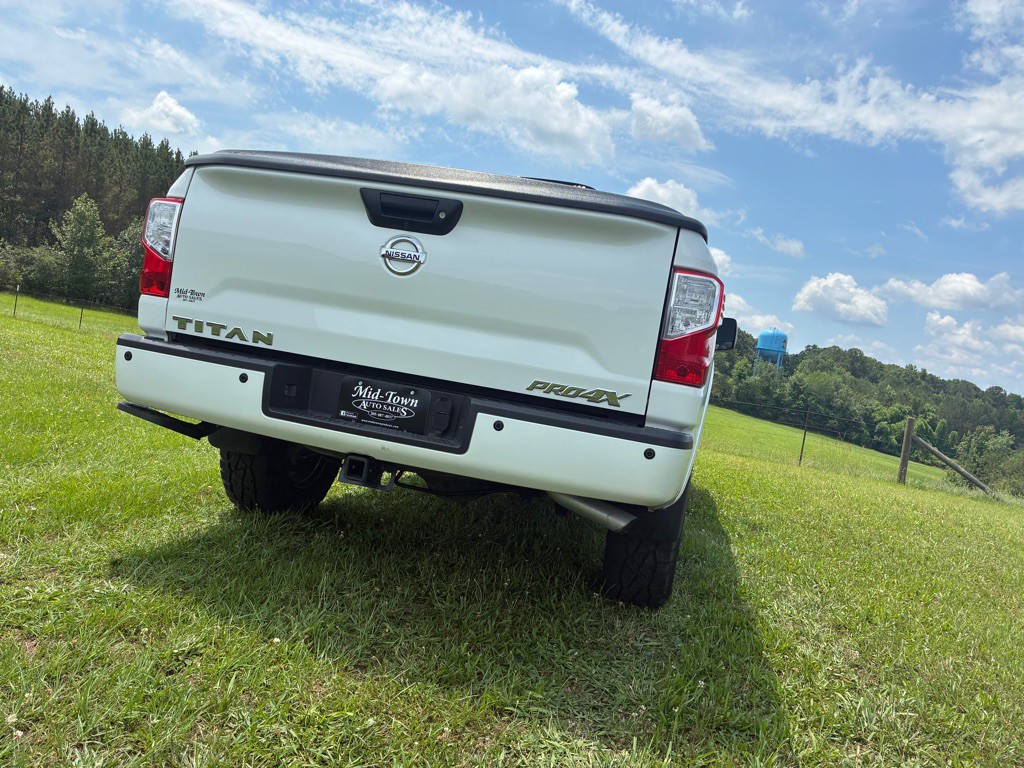 2018 Nissan Titan Image 10