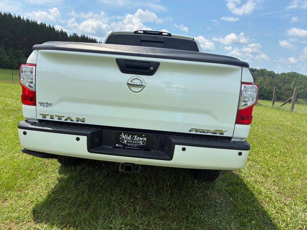 2018 Nissan Titan Image 11