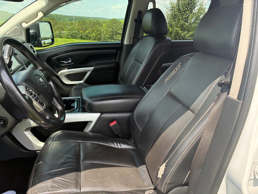 2018 Nissan Titan Image 12