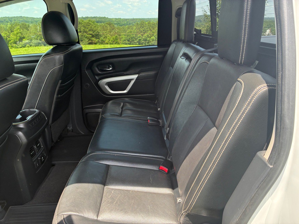 2018 Nissan Titan Image 13