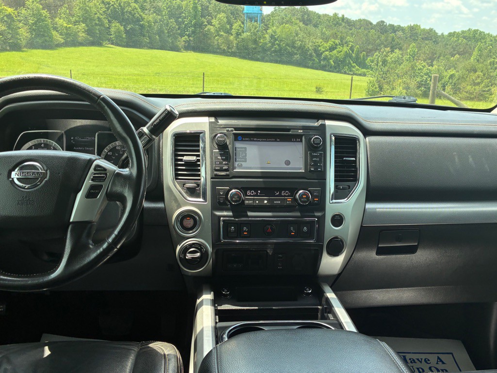 2018 Nissan Titan Image 21