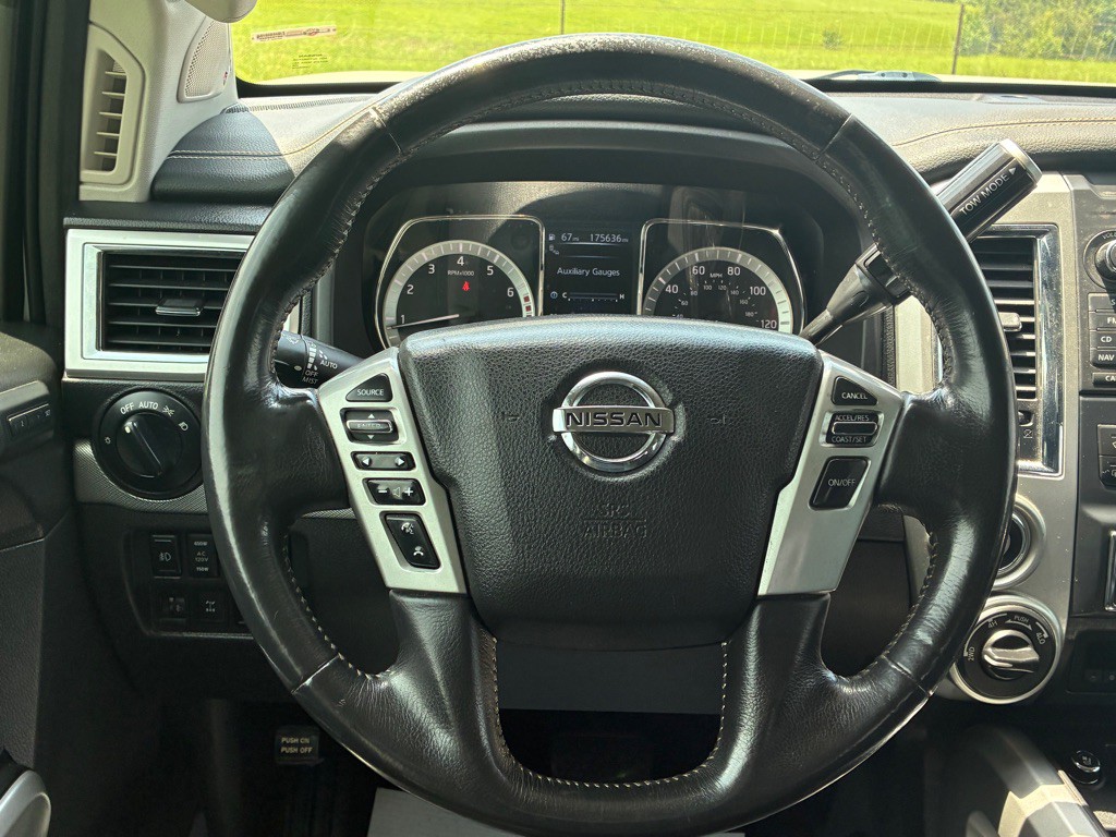 2018 Nissan Titan Image 24