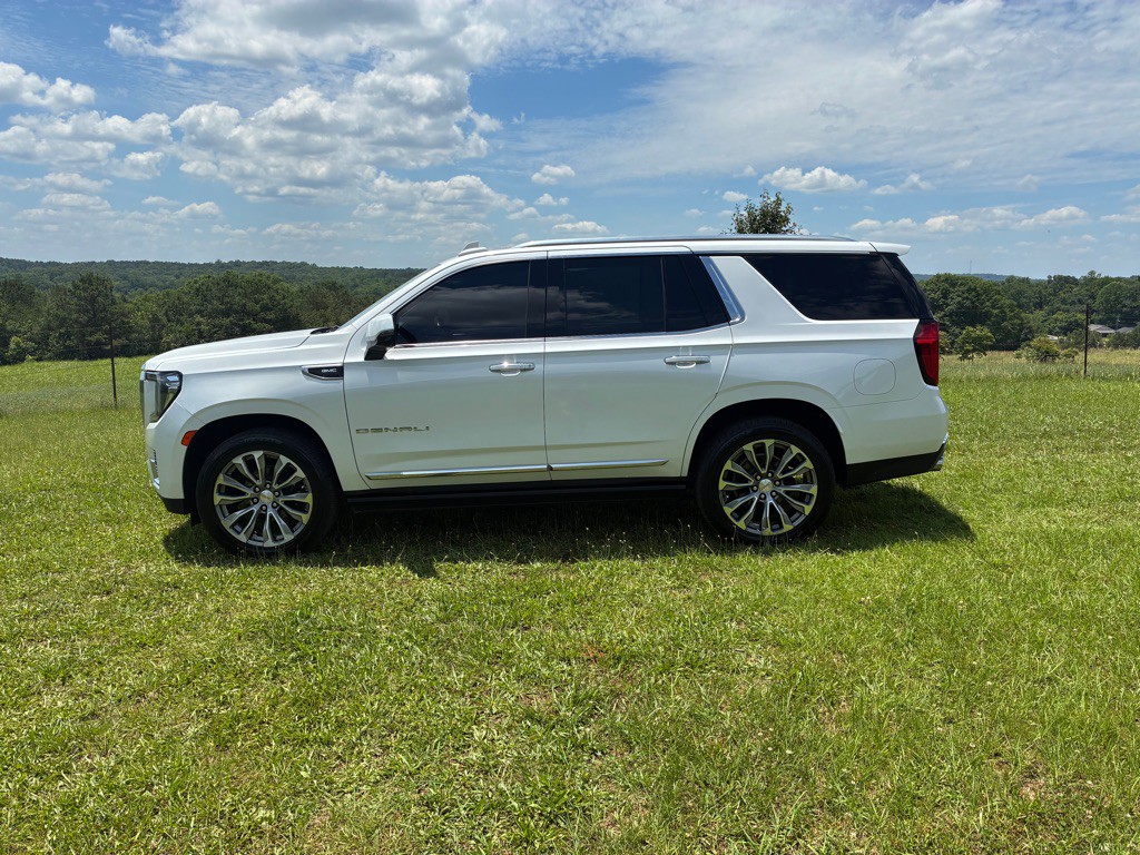 2021 GMC Yukon Image 1